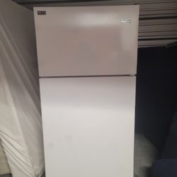 Maytag Refrigerator - 33 in/20.51 cu