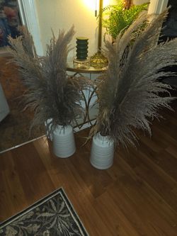 2 pompous grass arrangements