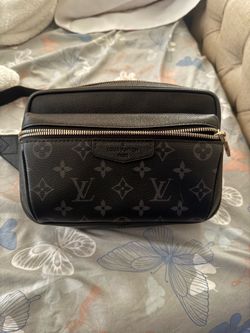 Louie v bumbag