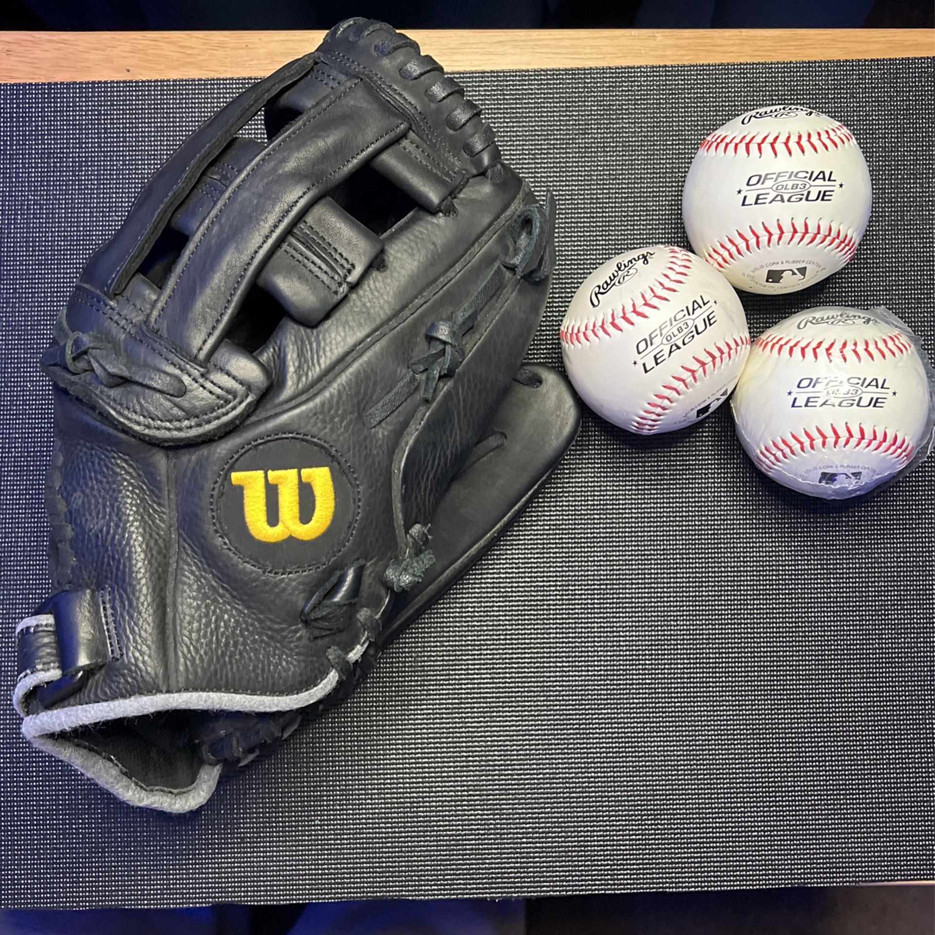 Wilson A600 glove