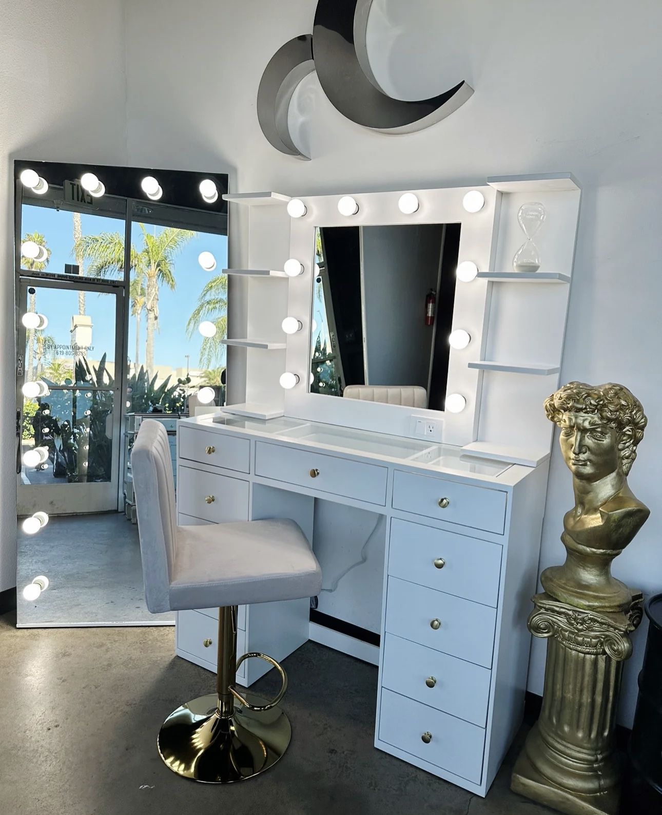 Vanity Room Furniture — Vanity Table & Mirror / LED MIRROR for Salon Or Beauty Studio