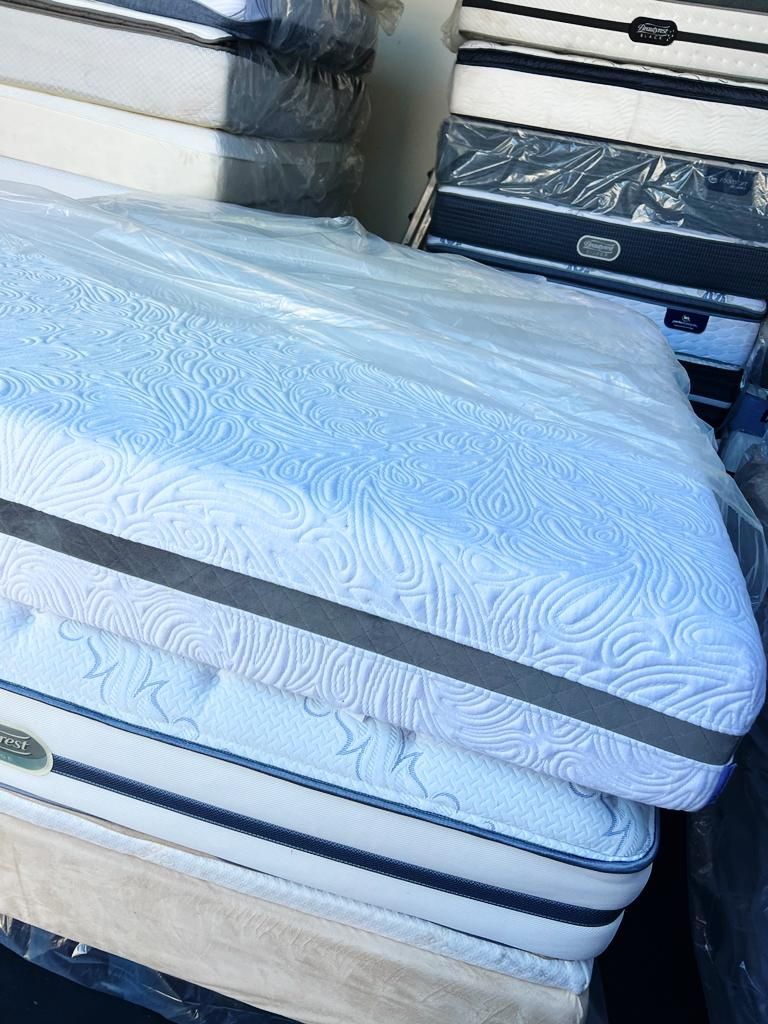 King Size Mattress And Box Spring for Sale in Houston, TX OfferUp