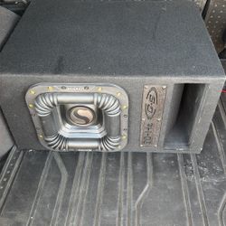 Kicker Solo X 10” Sub And Box