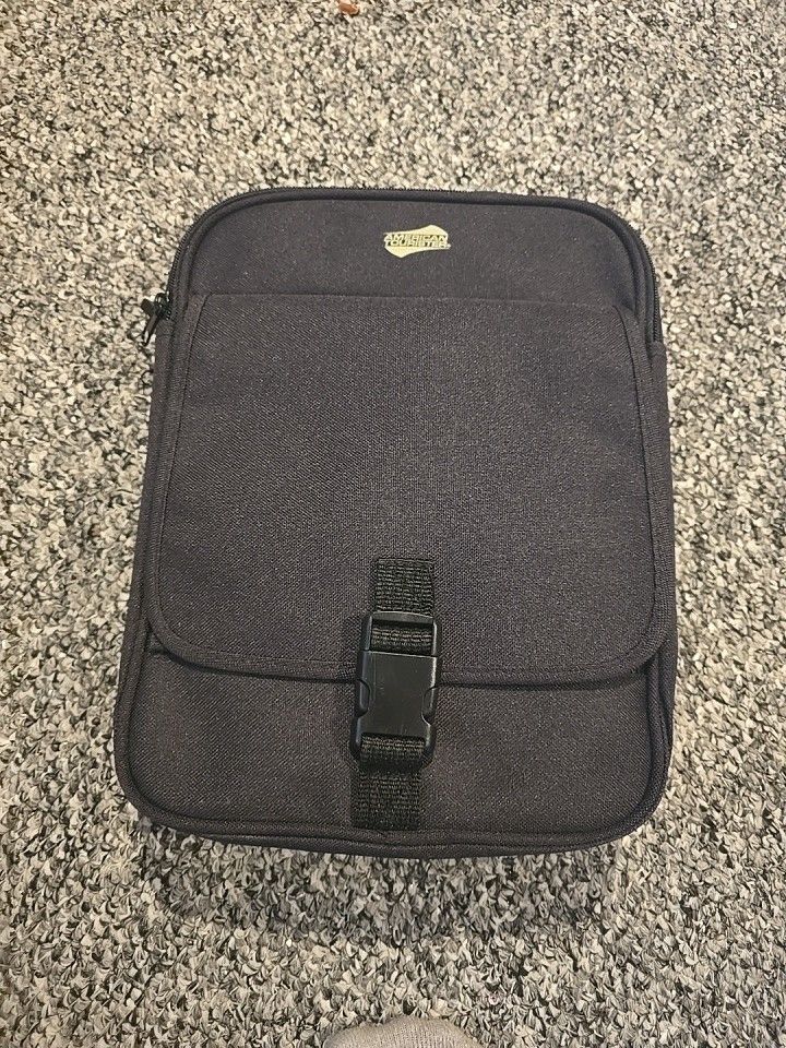 American Tourister Fold & Go Storage Travel Duffle Convertible Communter Bag New