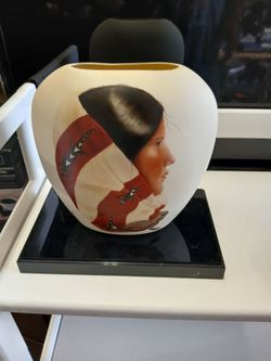 vintage ceramic vase 1987