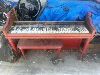 Broken piano