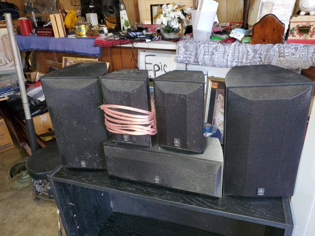 Yamaha surround sound speaker set