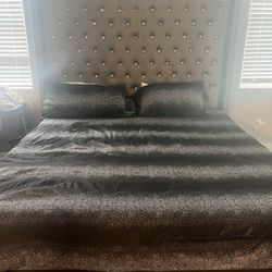 Gray Bed Set Headboard And Railings 