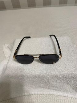 Gucci Aviator Sunglasses Gold Frame Dark Lenses