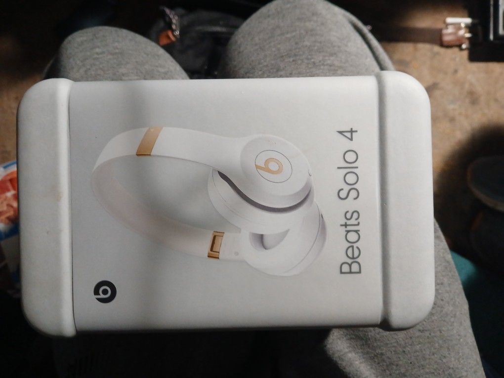 Brand New BEATS SOLO 4