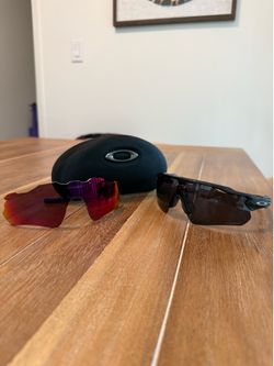 Oakley Radar® EV Path® – Original black lenses and red bonus lenses
