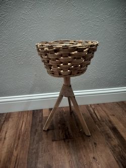 Woven basket plant stand