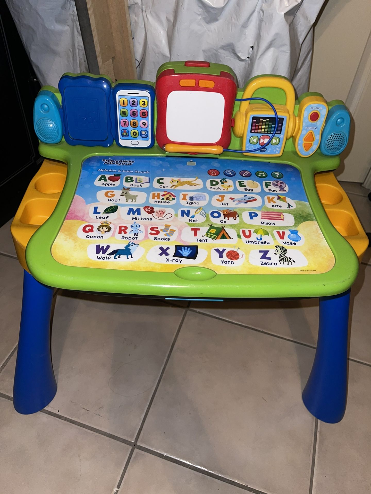 VTech Explore And Write Activity Desk Works Alphabet & Letter Sounds