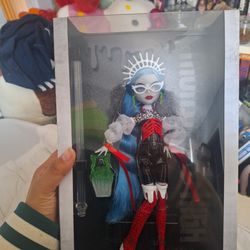 Ghoulia Monster High Doll Deluxe