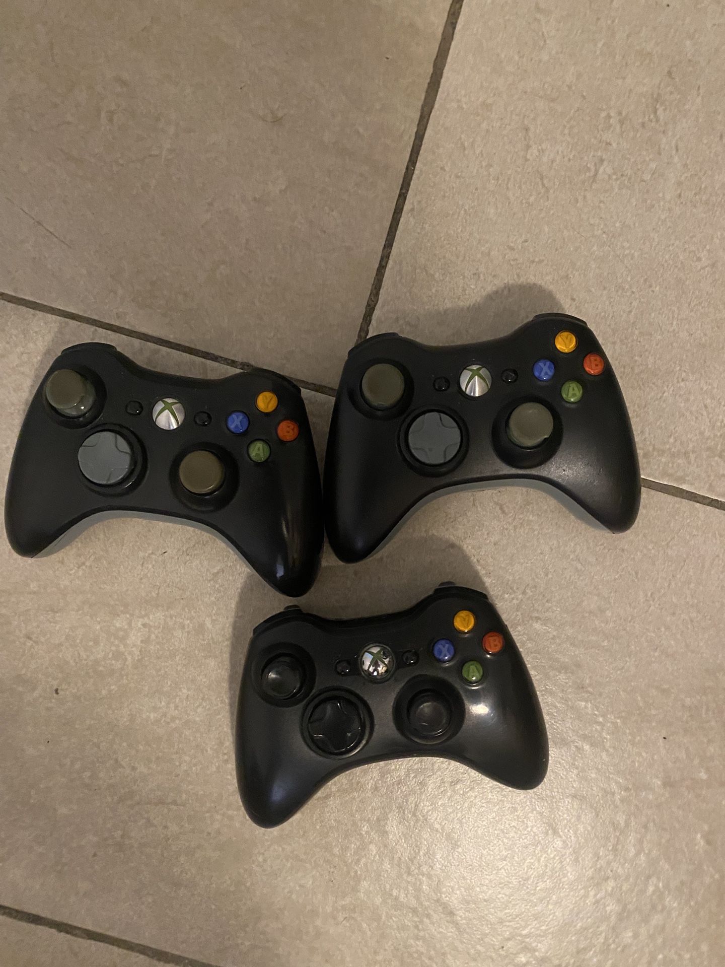 3 Xbox 360 Controllers