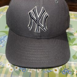 Vintage Yankees General Merch Fitted 7 1/4
