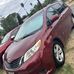 2014 Toyota sienna LE