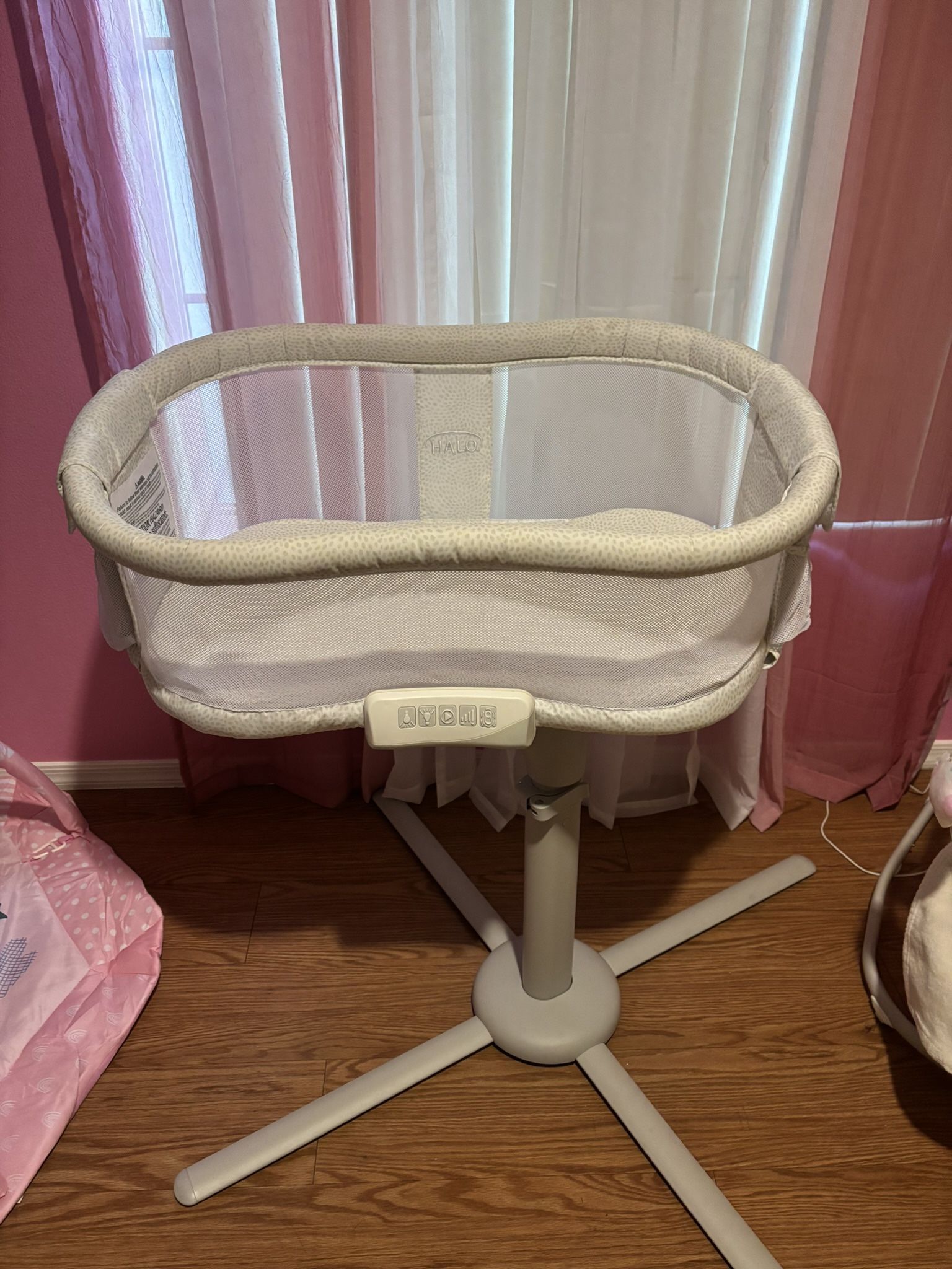 Halo Swivel Bassinet