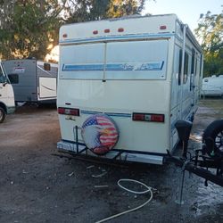5th wheel Travel Trailer