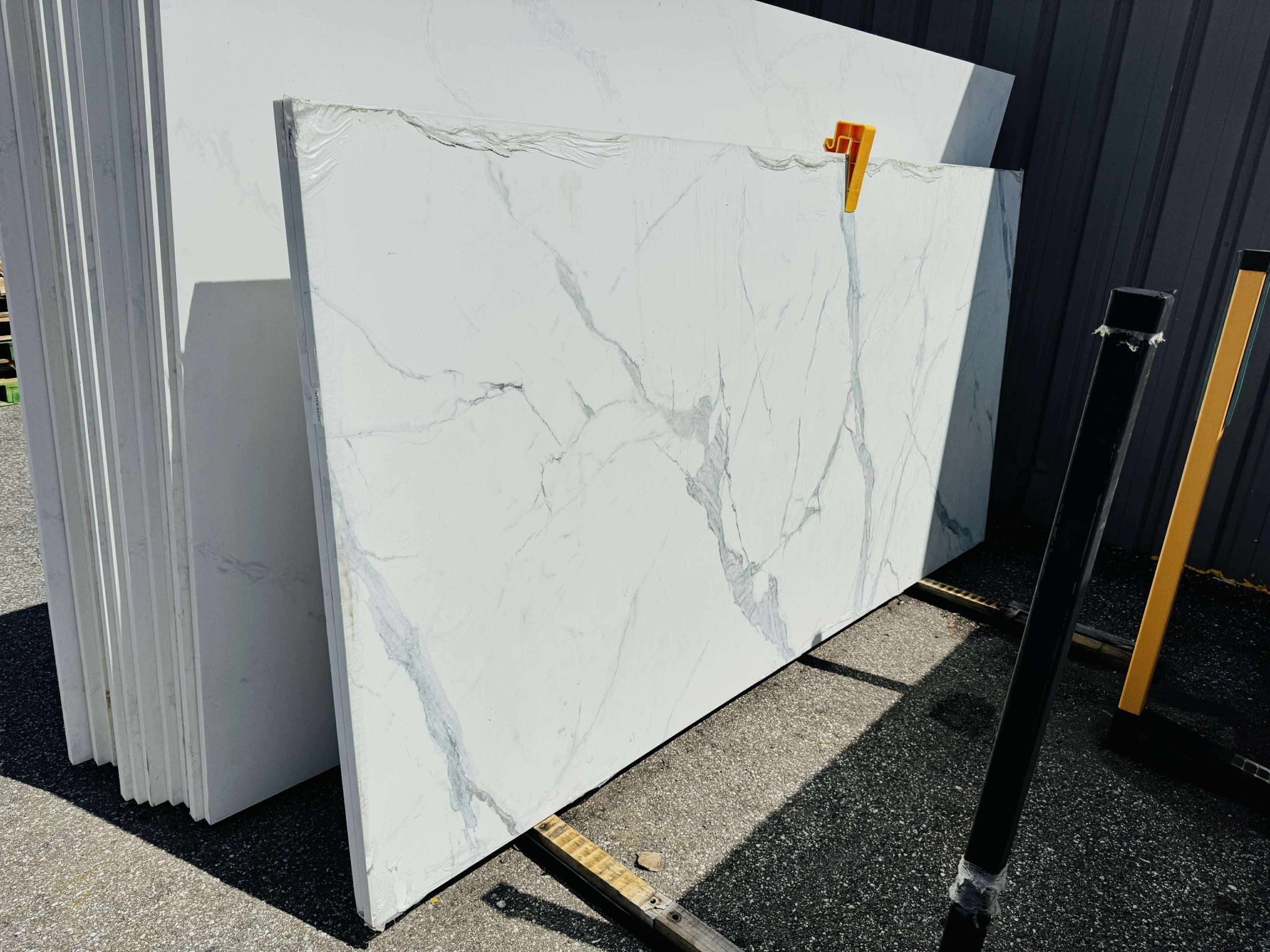 QUARTZ STONE SLABS JUMBO IN CALACATTA MARBLE 📏Each slabs cover 55.1 sq.ft, Thickness 3 cm 🔥Price $799 per Slab🔥