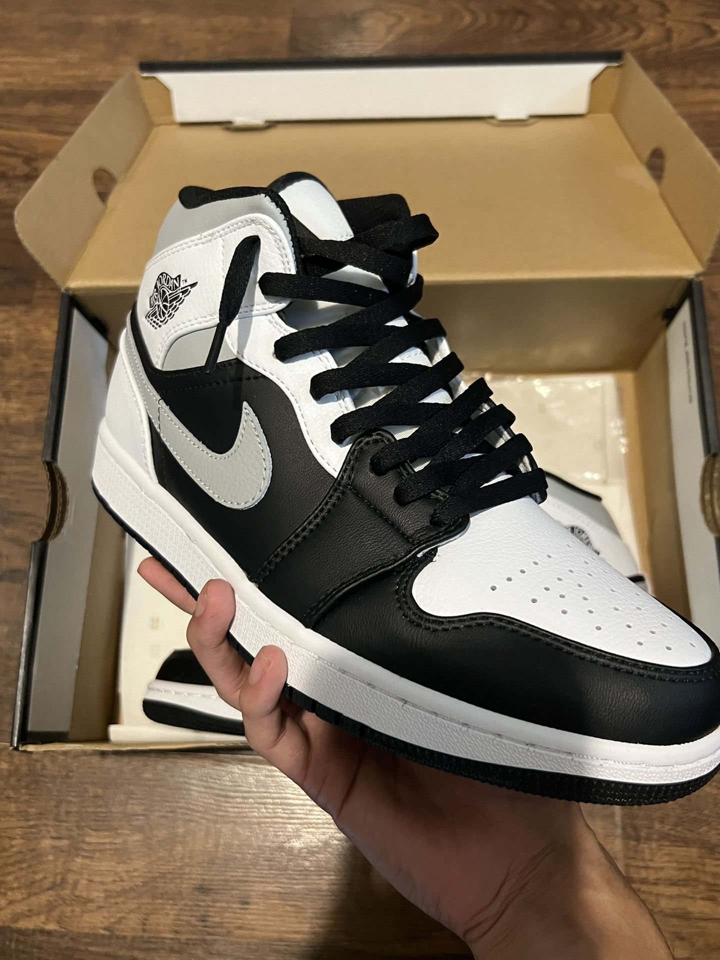 Air jordan 1 Mids SZ/8.5
