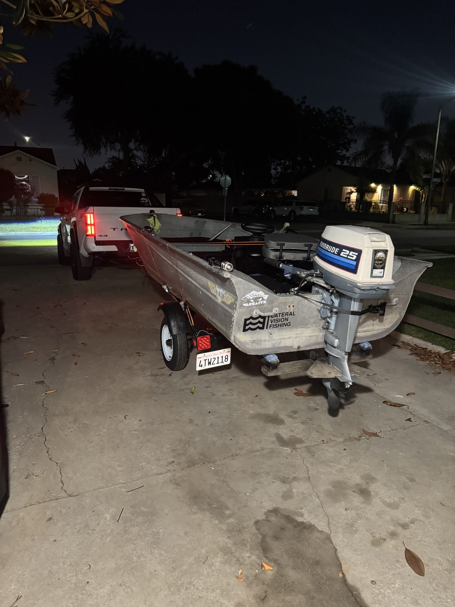 15 Ft Velco Aluminum Boat With 25hp Evinrude 