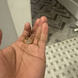 10 K Ring  Wit Diamonds