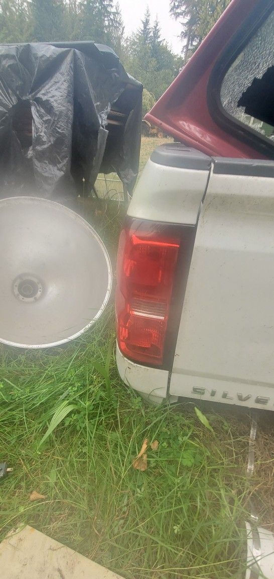 Chevrolet  Silverado Taillights 