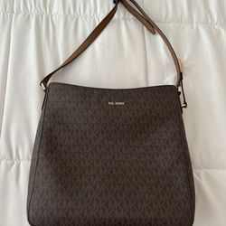 Michael kors crossbody bag