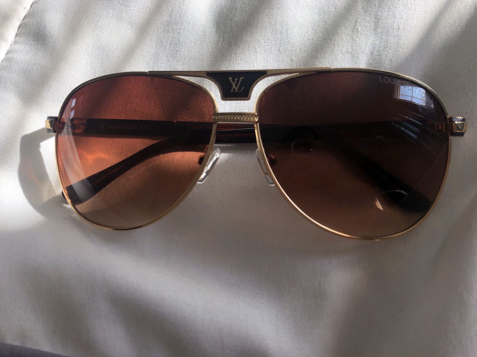 Louis vuitton sunglasses. Unisex