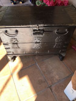 Vintage Chinese Chest