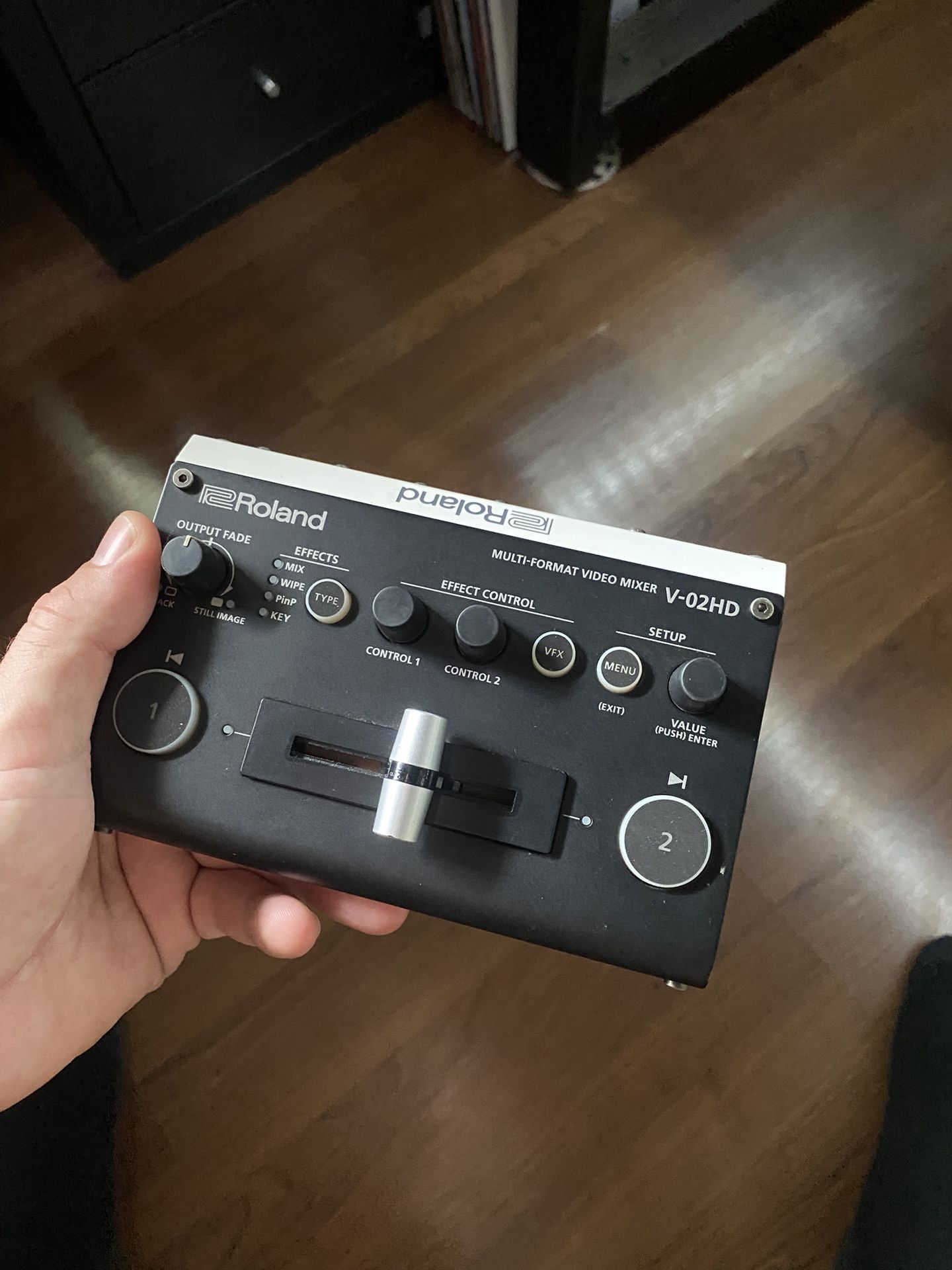 Roland V-02 HD Video Mixer (2in 1out + Preview Out & Audio Input)