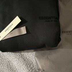 ESSENTIALS HOODIE BLACK