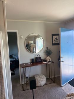 Entrance table