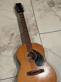 Yamaha Acoustic Guitar Natural Wood Finish