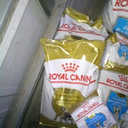 Royal Canin Adult Bulldog Food 30 Lbs (2 Bags)