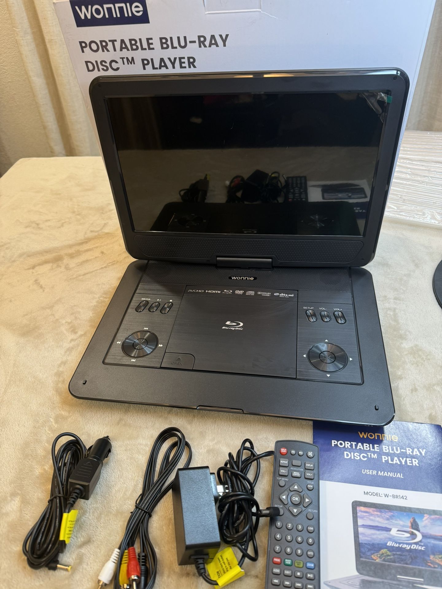 WONNIE 16.9 inch Portable Blu Ray DVD Player. WONNIE Reproductor de DVD Blu Ray portátil de 16.9 pulgadas.