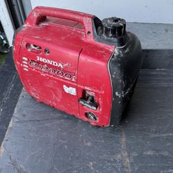 Honda Eu2000 Generator Good Condition Quiet,, Has A Lot Scratches 
