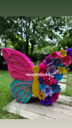 Piñata Mariposa Grande Con Flores Multicolores Palo Decorativo🌸