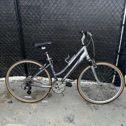 Giant Hybrid Bicycle 