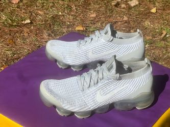 8.5 Nikes