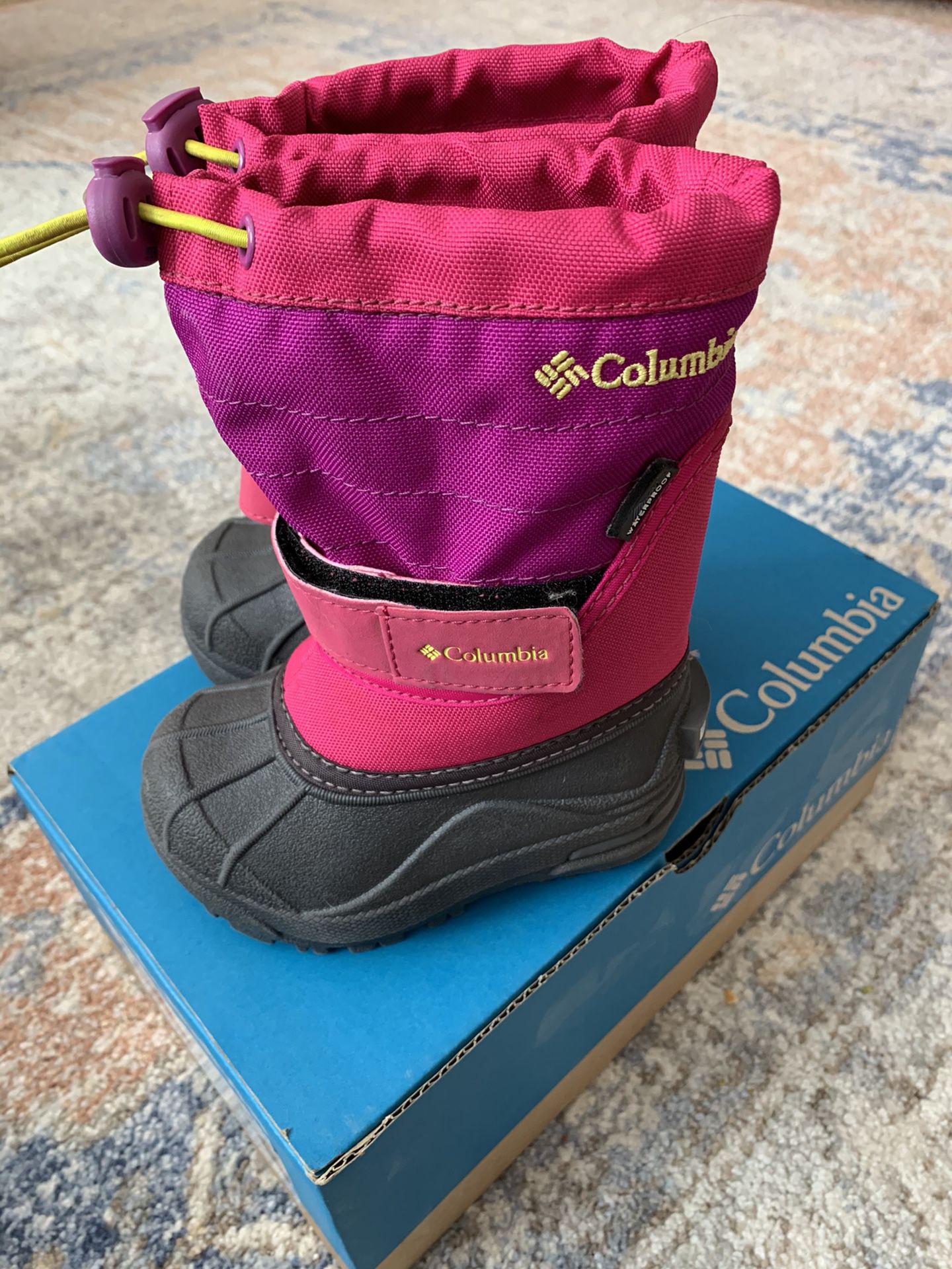 Kids new Columbia snow boots size 6
