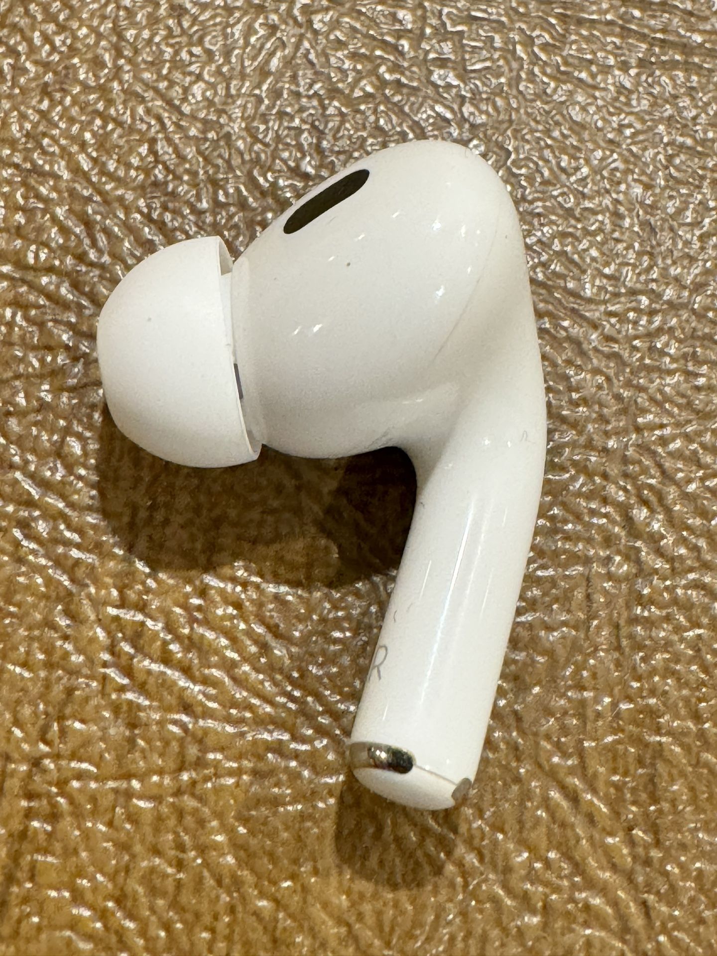 Apple Airpod Pro 2nd generation right Ear. Excellent Condition 