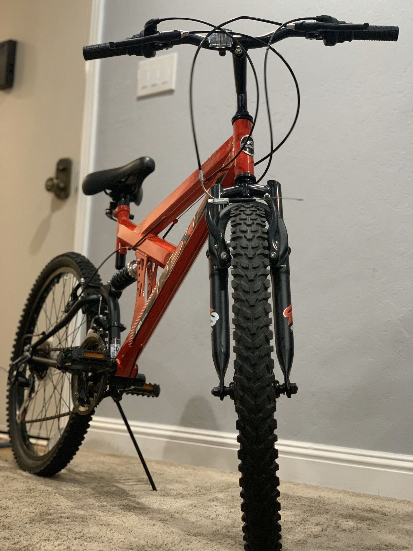24” NEXT Gauntlet. 18 Speeds, Steel frame, RED, Boys Mountain Bike.