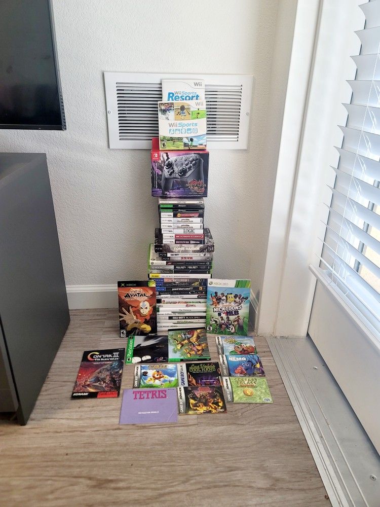 Lot Of Video Game Cases + Manuals