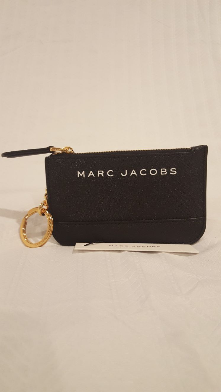 Marc Jacobs Branded Saffiano Top Zip Wallet