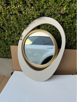 Round mirror