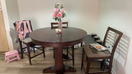 Table with 4 chairs