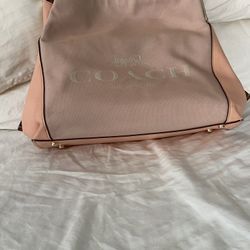 Coach Signature Horse and Carriage Jacquard Leather Dalton Shoulder Bag. Color: Faded Lunch  100% Authentic in Excellent Condition 