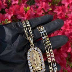 Virgin With Stones Gold Plated / Virgen Con Piedras Oro Laminado  